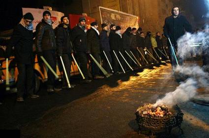 میراث عاشورا: دسته های شاخسی و طشت گذاری در آذربایجان و اردبیل